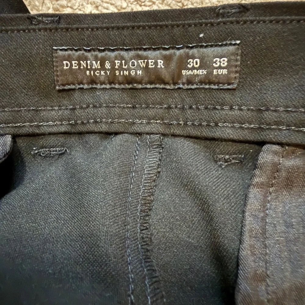 Men’s Black Denim & Flower City Pant Bi-Stretch Wrinkle Resistant- Size 30